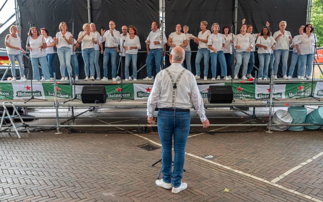 Optreden tijdens de jaarmarkt in Hazerswoude-Dorp